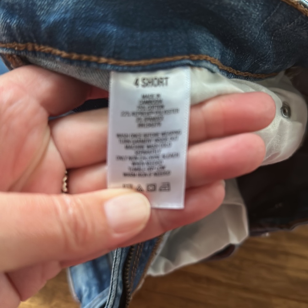 Aeropostale High Rise Jegging 4 Short with Rips - Picture 4 of 5